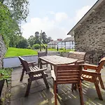 Abbots Reading Mews 1 * לייק סייד