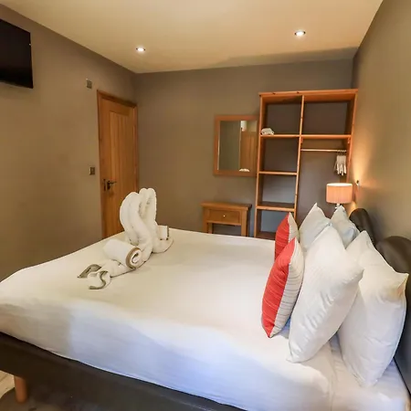 Abbots Reading Mews 1 Lakeside