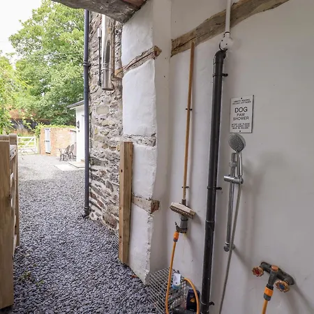 Abbots Reading Mews 1 * Lakeside