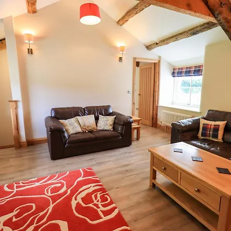 Abbots Reading Mews 1 * Lakeside