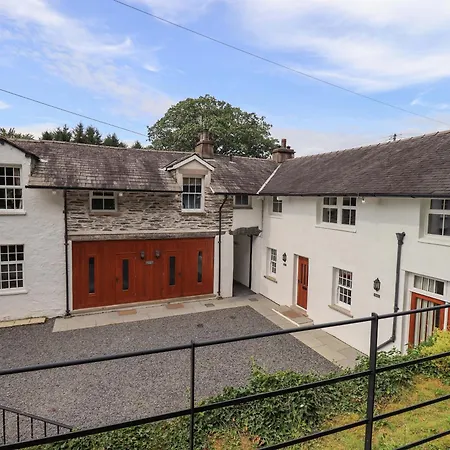 Abbots Reading Mews 1 * Lakeside