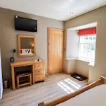 Abbots Reading Mews 1 * Lakeside